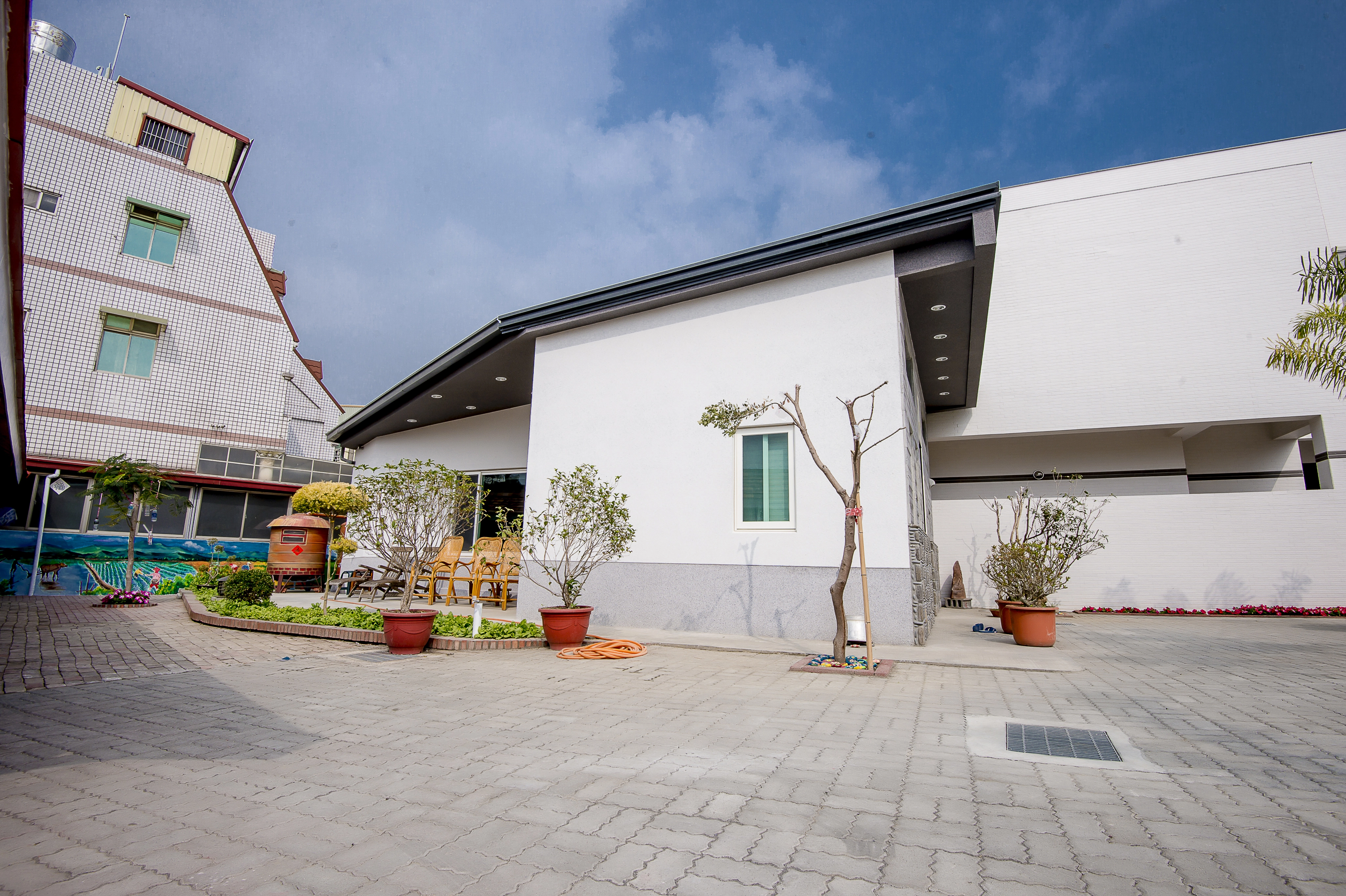 歸仁老屋翻新基礎工程： 拆除天花板重新施作，全面防治白蟻。