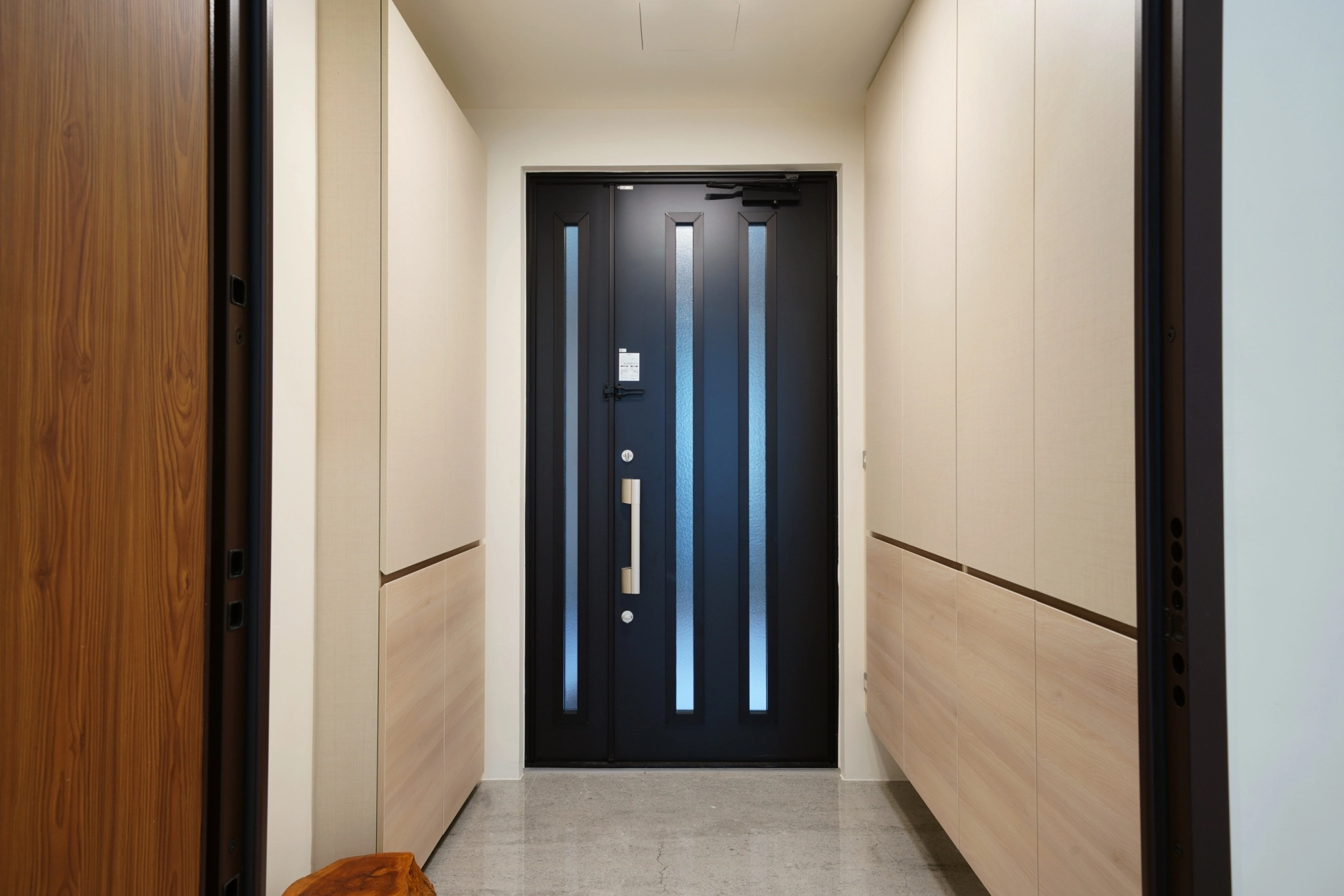 德盈室內設計，高品質系統家具，木質清新，打造舒適便利的居所。