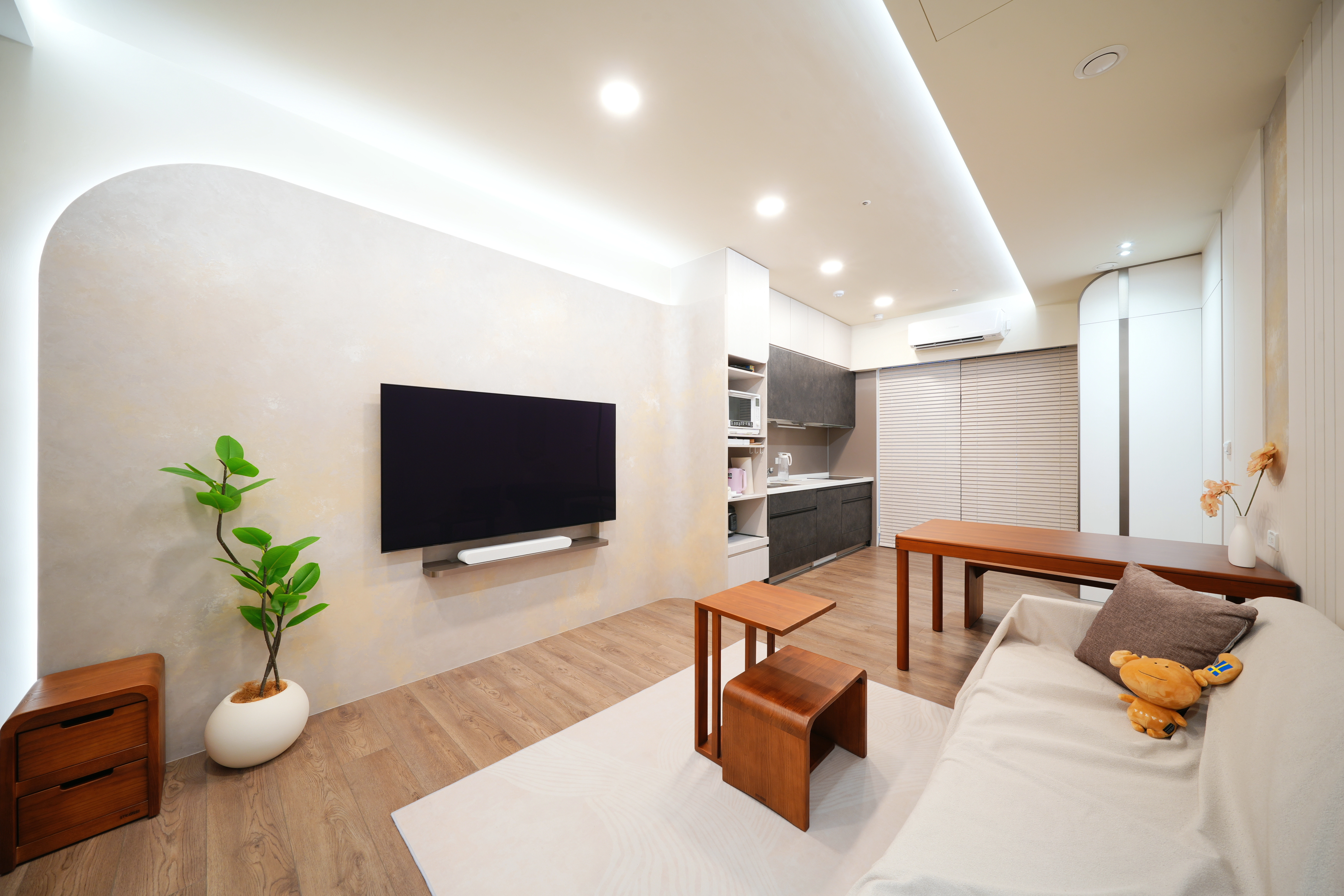 系統櫃隱藏式貓洞。寵物友善材質與結構,打造不羈都會態度,充滿溫度的家。