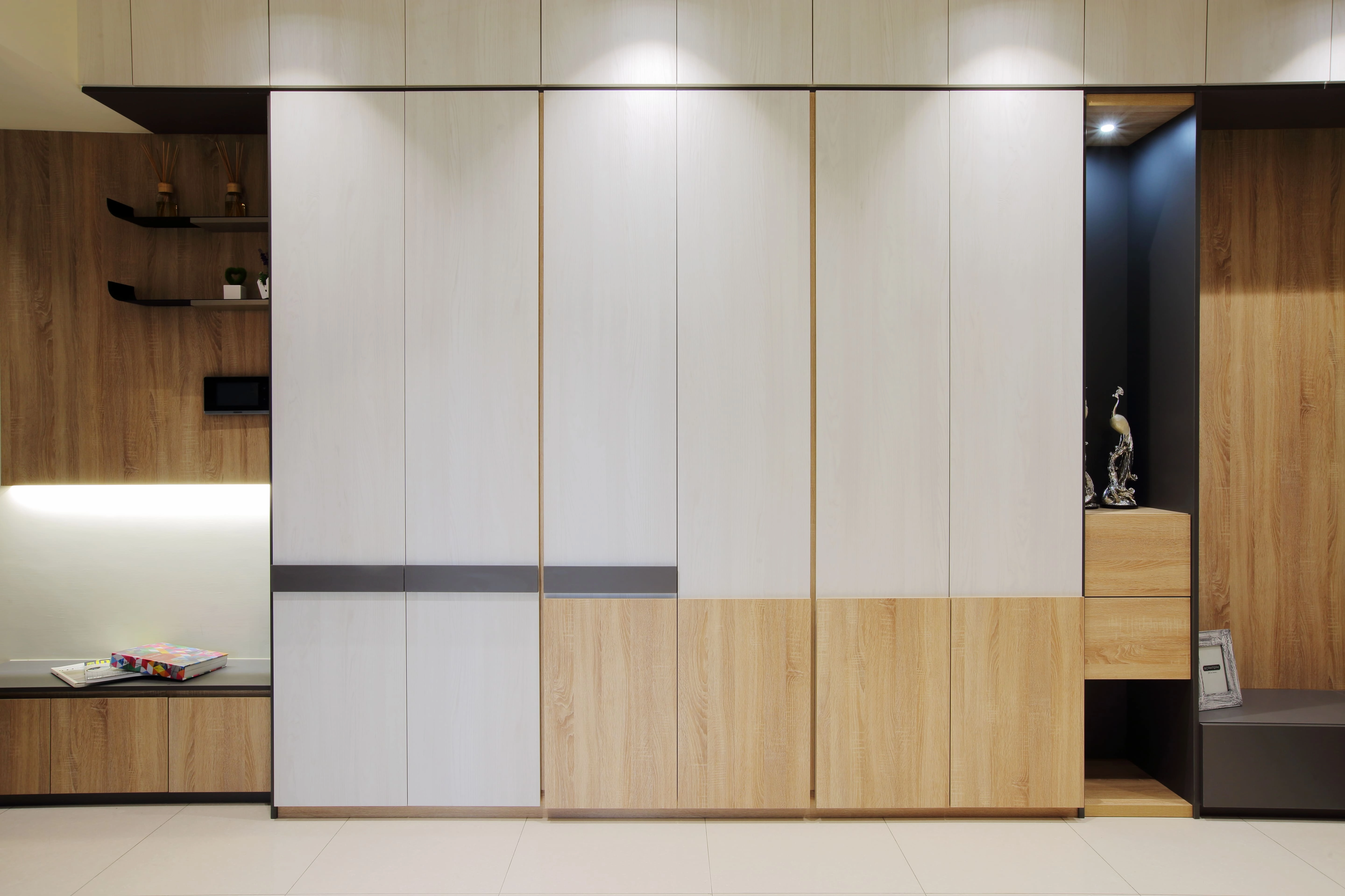 台南系統櫃隱藏收納術： 巧妙化解雜物堆積，維持居家視覺清爽。