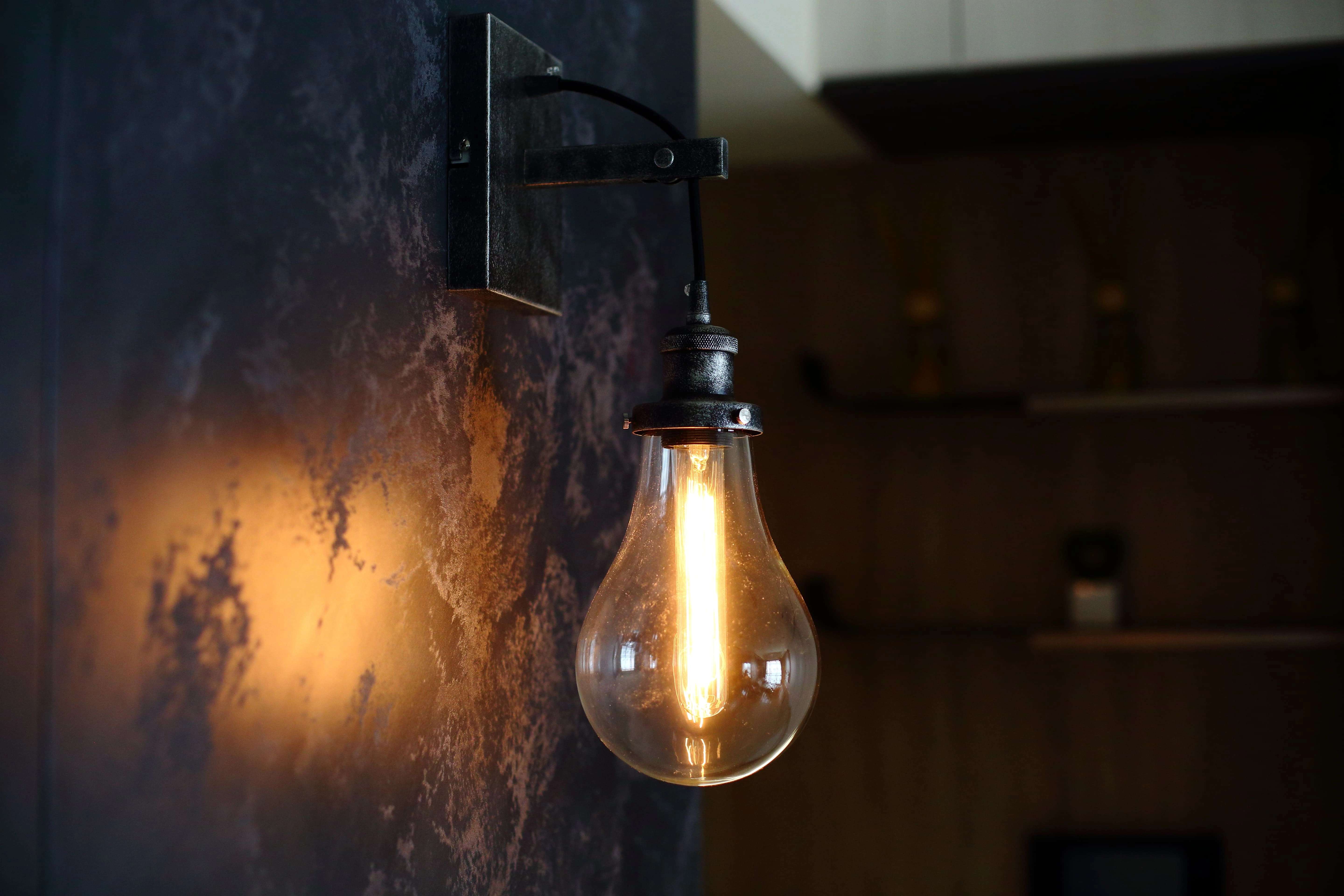 御影石人造石電視牆： 獨特紋理提升視覺焦點，注入沉穩大器感。