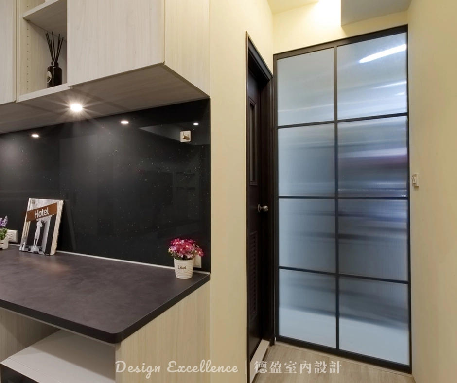 安裝雙培林靜音下止（土地公）五金，讓鋁框門滑動更穩定、安靜無聲。