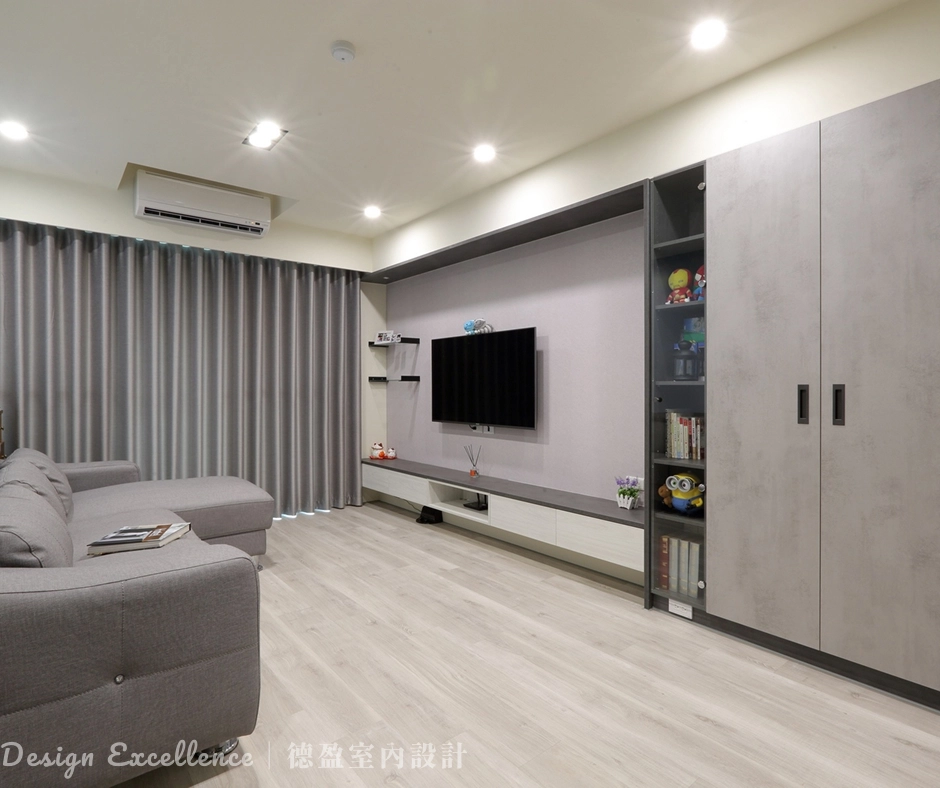 德盈免收丈量與設計費，設計師全程監工並提供系統櫃五金保固。