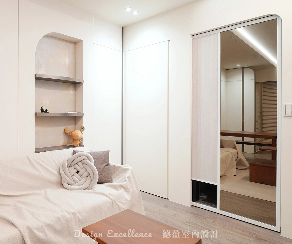 打造全齡友善的零障礙動線，推行輪椅或學步車不再擔心被軌道絆倒。