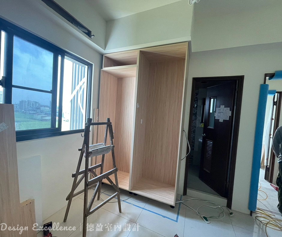 隱藏式推拉門則完全不佔用走道空間