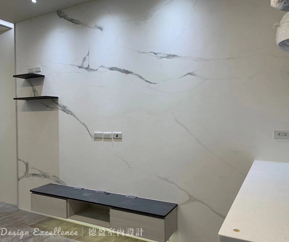 客廳藝術塗料與懸吊系統櫃