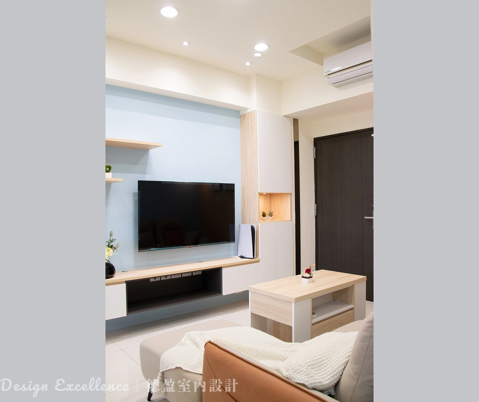 針對客廳，我們規劃了系統電視懸吊櫃
