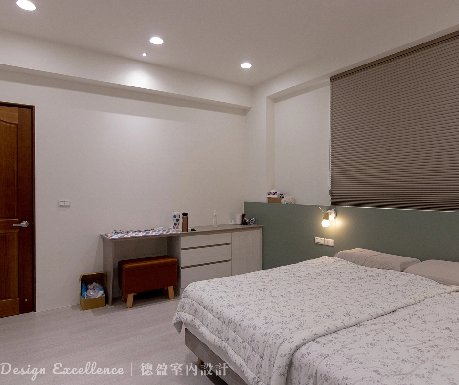 主臥室床後背牆